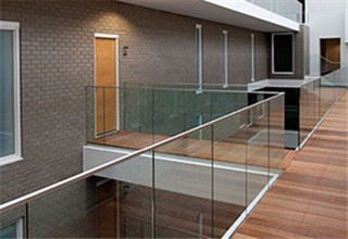 u_channel_glass_railing1